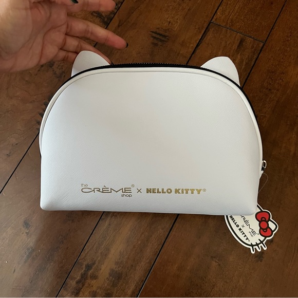 The crème shop x Hello Kitty cosmetics bag and eye gel eye masks - Picture 7 of 14